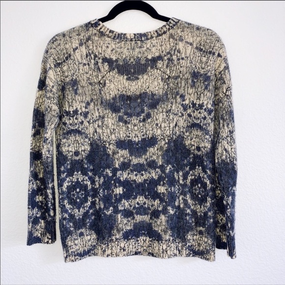 TOPSHOP | crewneck acid wash sweater - Picture 2 of 6